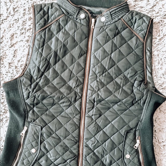 Black Quilted Vest - Picture 4 of 4